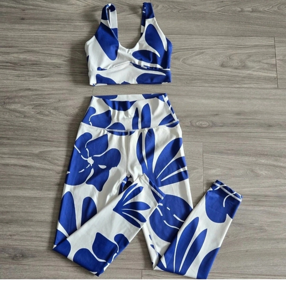 Wilo The Label Women's XXS Bra & Leggings Set Floral Blue Cobalt Inseam 25" EUC
